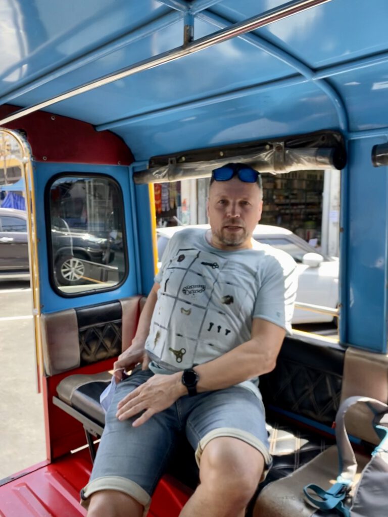Jochen im TukTuk